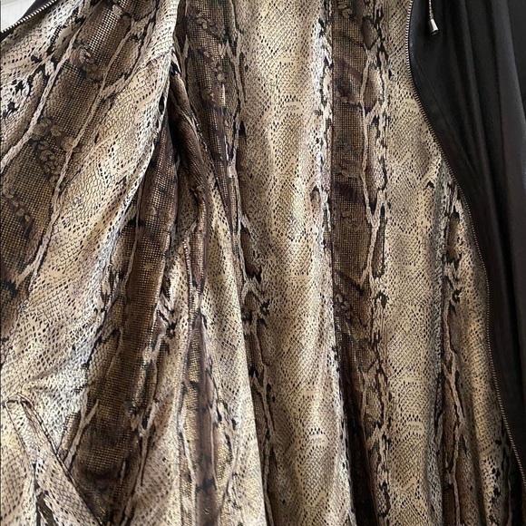 Very light womens put on coat - Picture 5 of 6